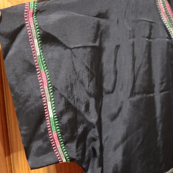 Pure DKNY Short Sleeve Colorful Embroidered Top Medium Rayon Chic Playful - Picture 8 of 15